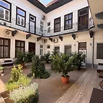 Goldcentral Apartments - Stylish Apartments - Wine Tasting Access