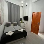 Spring Roses Downtown Boutique Hotel On The Famous Vaci Fashion Street Free Coffee, Tee