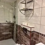 Goldcentral Apartments - Stylish Apartments - Wine Tasting Access