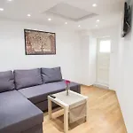 Elisabeth Bridge Apartmans