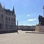 Kiado Com Nyugati
