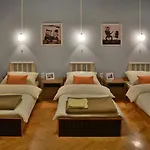 Cat And Co. Guesthouse