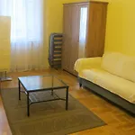 Classical Apartment In Downtown