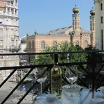 Károly Apartments