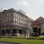 Rebecca Apartment Next To Synagogue