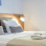 Oasis Apartments At Paulay Ede Street