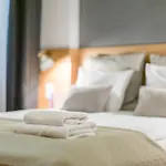 Oasis Apartments At Paulay Ede Street