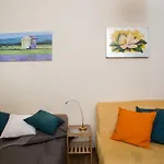 Home Apartment Near Blaha Lujza Square
