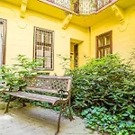 Vintage Downtown Apartment