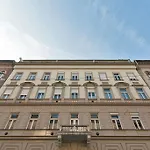 Eoetvoes Design Apartment
