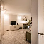 Dr. House Apartment