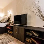Dr. House Apartment