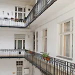 Diana Apartment On Vaci Utca