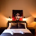 Central Studio Flats With Great Location