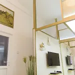 Ava\'S Champagne Studio