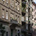 Vivid Rozsa Apartment