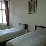 Caterina Private Rooms And Apartments