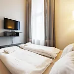Play Apartamentos