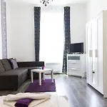 Bright 2Br&Ac Apt At Astoria