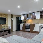 Vas Central Apartment