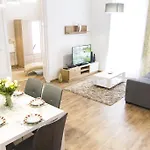 Luxury 2Br Apt By The Synagogue