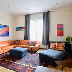Luxury Apartment by Hi5 - Király street Suite
