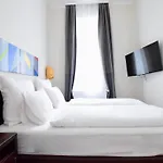 Luxury Apartment by Hi5 - Király street Suite
