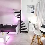 Mayflower Downtown Apartment