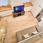 V27 Apartment | Hostaid