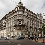W2 Synagogue Apartment