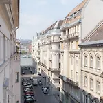 Real Apartments Zoltan