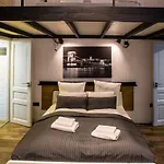 Very Stylish And Fresh Studio Home In The Center
