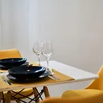 Design Apartment In The City Center With Ac