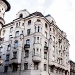 Royal Center Apartment