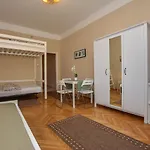 Central Design Apartement