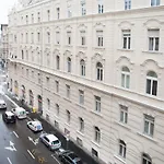 Christine-2 Bedrooms Apartment In The Downtown