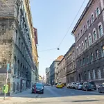 Vanilla Apartment