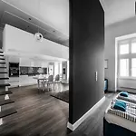 Kiraly 28-1 Entire Aircon Center Apartment