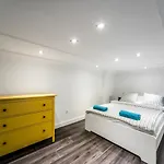 Kiraly 28-1 Entire Aircon Center Apartment