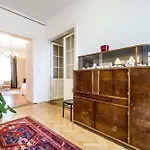 Berta - 4 Bedrooms, 3 Baths
