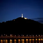 Pelicanstay At Riverside Danube