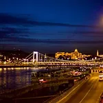 Pelicanstay At Riverside Danube