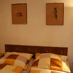 Margaret Bridge Studio Apartment