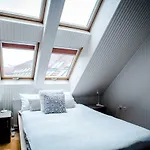 Hollo Apartment - Private Garage - A/C