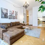 Standard Apartment By Hi5 - Madach Imre 1