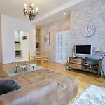 Standard Apartment By Hi5 - Madach Imre 1