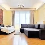 Gold Rose Apartment With 3 Rooms