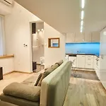 V27 Apartment | Hostaid