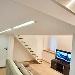 V27 Apartment | Hostaid