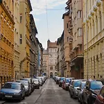 Quiet And Central 2 Bedrooms 2 Bathrooms Apartment In The Heart Of Budapest